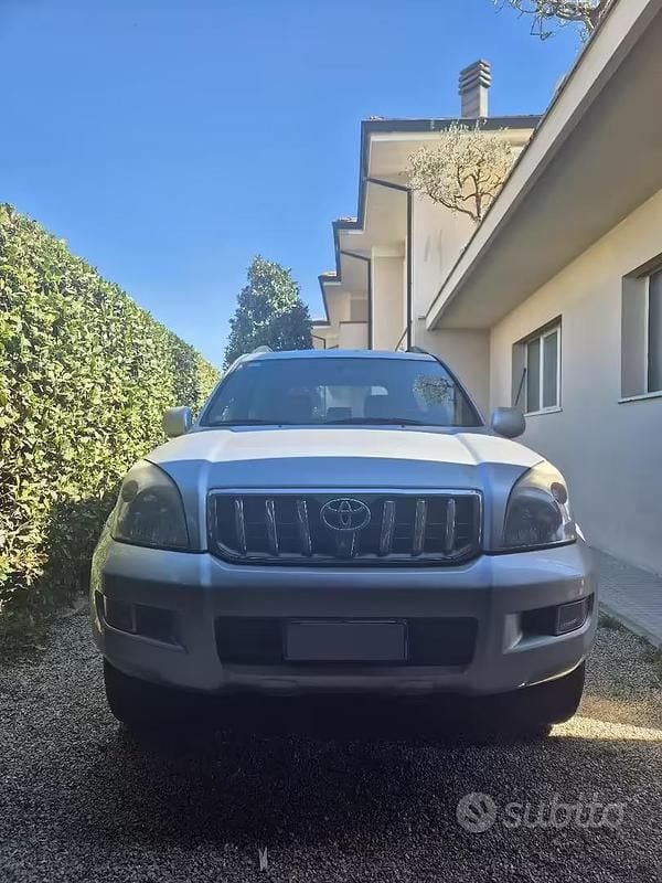 Usata Toyota Land Cruiser 173 CV (127 kW) 2006 Grigio Station wagon