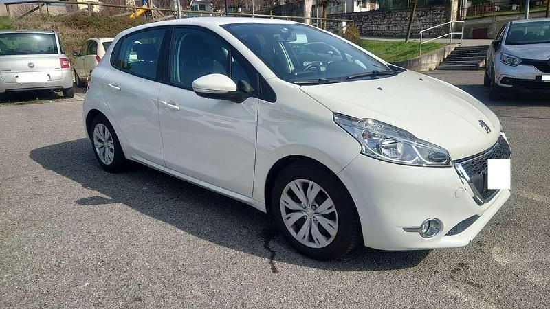 Usata Peugeot 208 68 CV (50 kW) 2013 Bianco Utilitaria