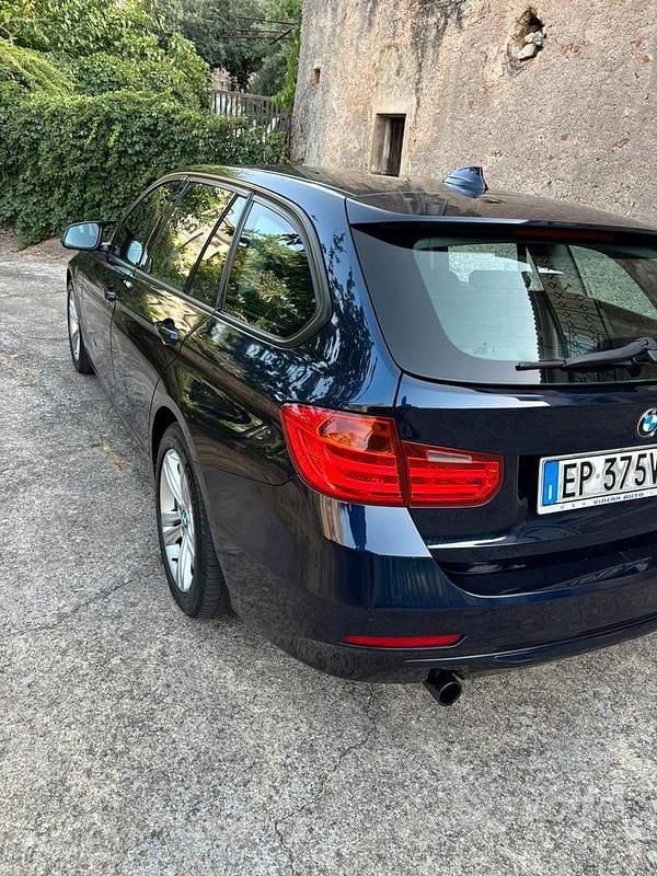 Usata BMW 318 Sport Line 143 CV (105 kW) 2013 Blu Station wagon
