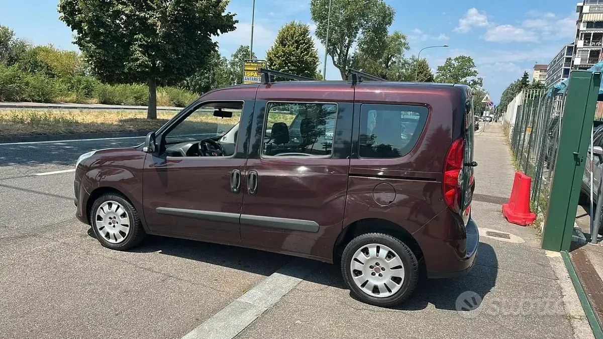 Usata Fiat Doblò Emotion 135 CV (99 kW) 2010 Rosso Monovolume