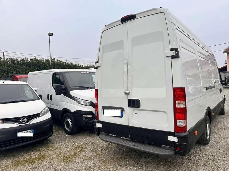 Usata Iveco Daily 145 CV (106 kW) 2013 Bianco Furgone