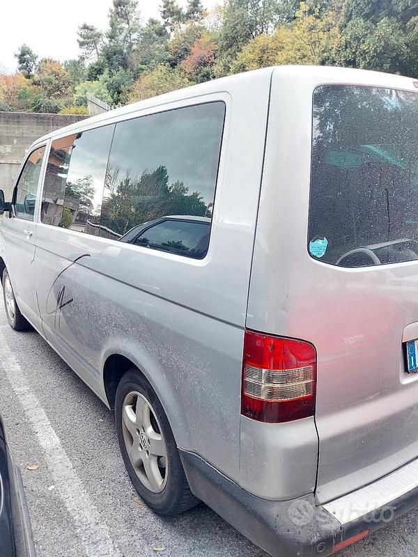 Usata VW Caravelle 174 CV (127 kW) 2006 Grigio Monovolume