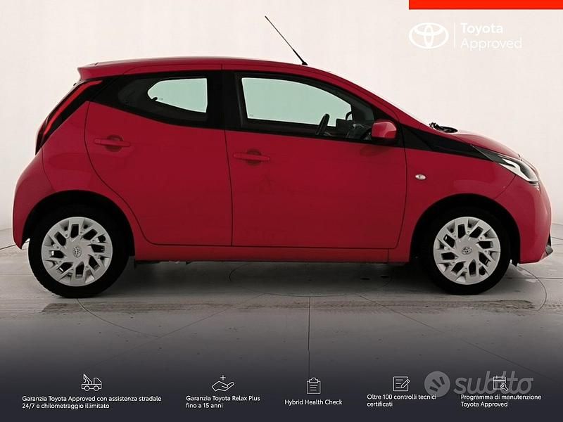 Usata Toyota Aygo X-play 72 CV (52 kW) 2021 Rosso Utilitaria