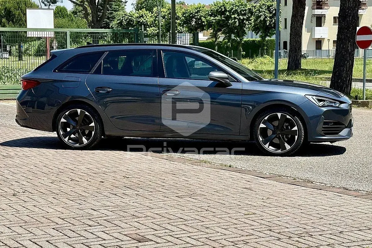 Usata Cupra Leon 150 CV (110 kW) 2024 Blu Station wagon