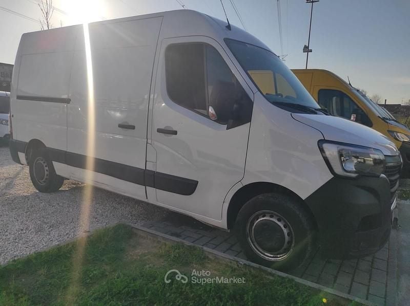 Usata Renault Master 135 CV (99 kW) 2023 Bianco Monovolume
