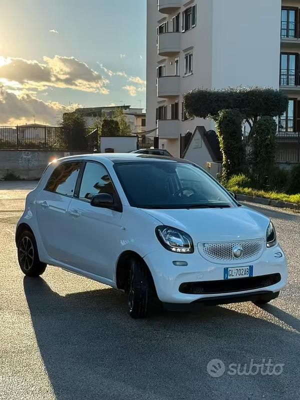 Usata Smart ForFour 90 CV (66 kW) 2017 Bianco Utilitaria