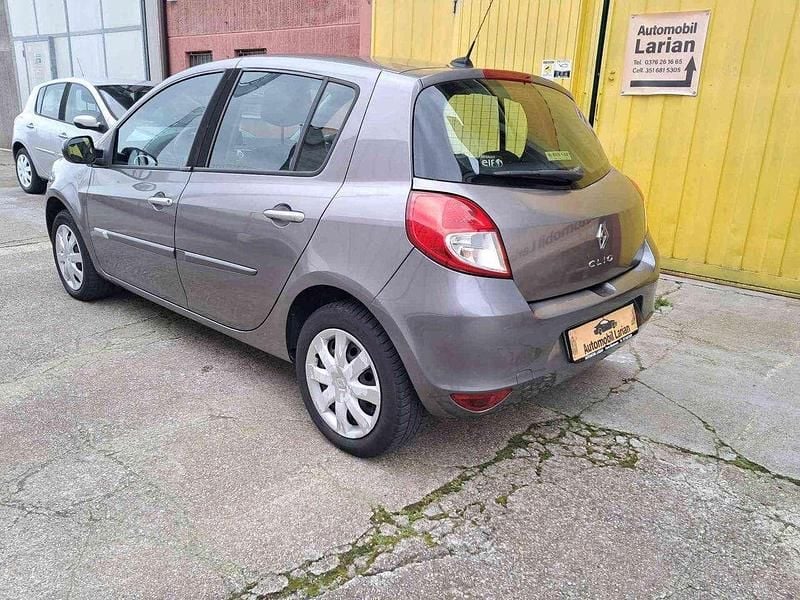 Usata Renault Clio II Luxe 75 CV (55 kW) 2010 Grigio scuro Berlina
