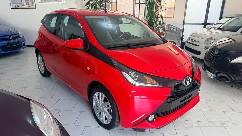 Usata Toyota Aygo X-play 69 CV (50 kW) 2017 Rosso Utilitaria