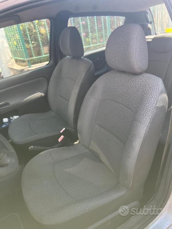 Usata Renault Clio II 2003 Grigio Utilitaria