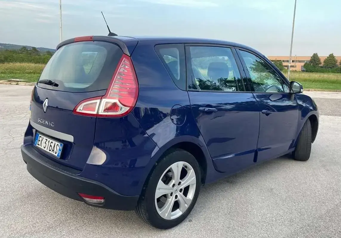 Usata Renault Scénic III 140 CV (102 kW) 2010 Blu/azzurro Monovolume