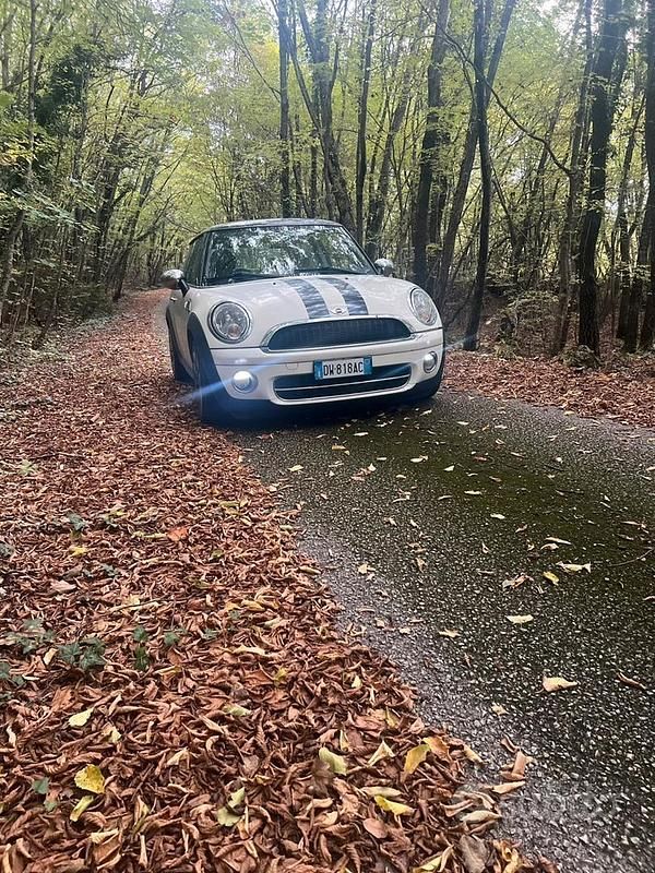 Usata Mini Cooper D 109 CV (80 kW) 2009 Bianco Utilitaria