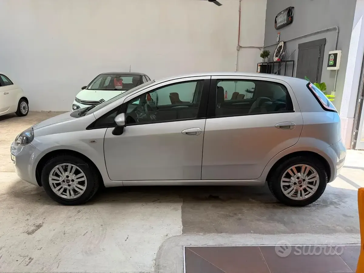 Usata Fiat Punto Evo Dynamic 77 CV (56 kW) 2012 Grigio Utilitaria
