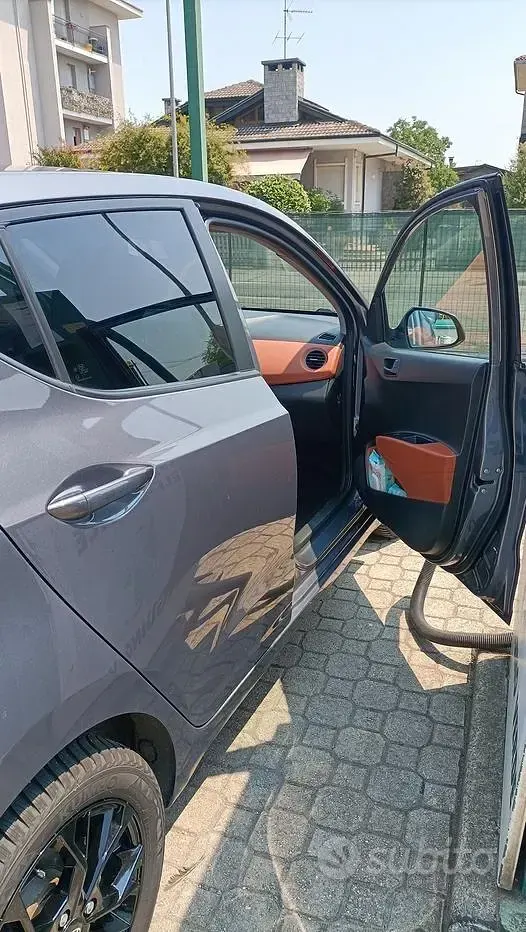 Usata Hyundai i10 69 CV (50 kW) 2015 Grigio Utilitaria