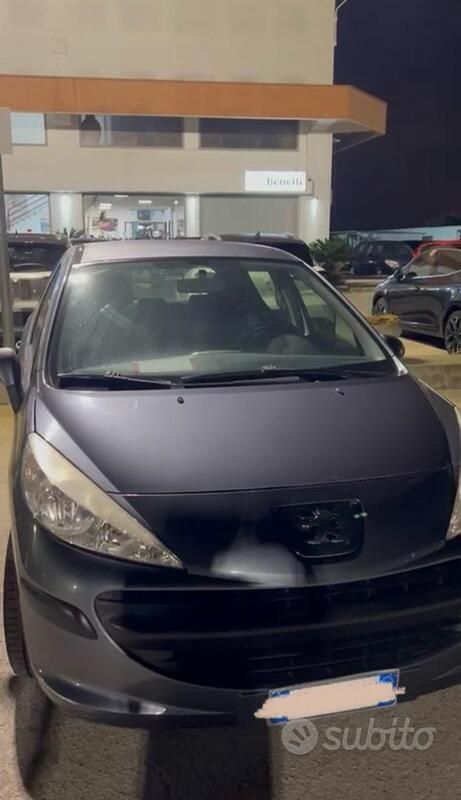 Grigio Usata 2009 Peugeot 207 Due volumi | 5500 € - Immagine 1/2