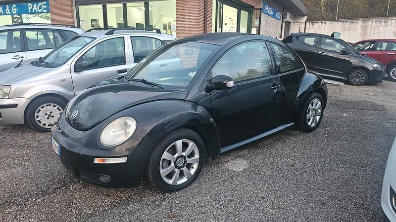 Usata VW New Beetle 104 CV (76 kW) 2006 Nero Utilitaria