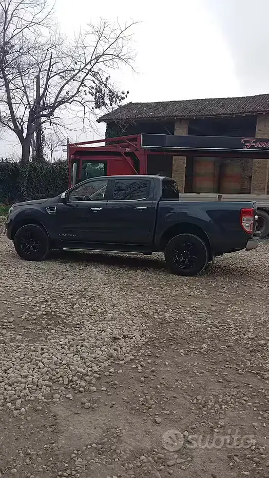 Usata Ford Ranger 213 CV (156 kW) 2021 Grigio Pick-up