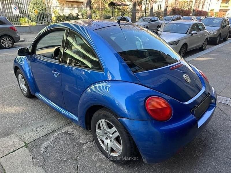 Usata VW New Beetle 75 CV (55 kW) 2005 Blu Utilitaria