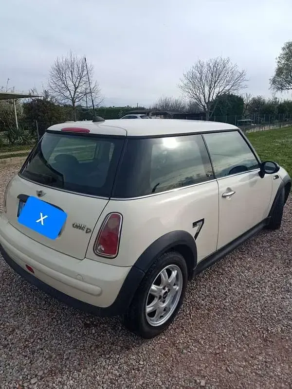 Usata Mini One D Seven 88 CV (64 kW) 2006 Bianco Utilitaria