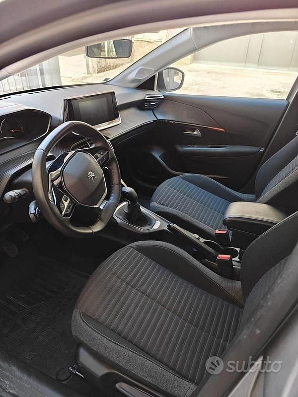 Usata Peugeot 208 75 CV (55 kW) 2022 Grigio Utilitaria