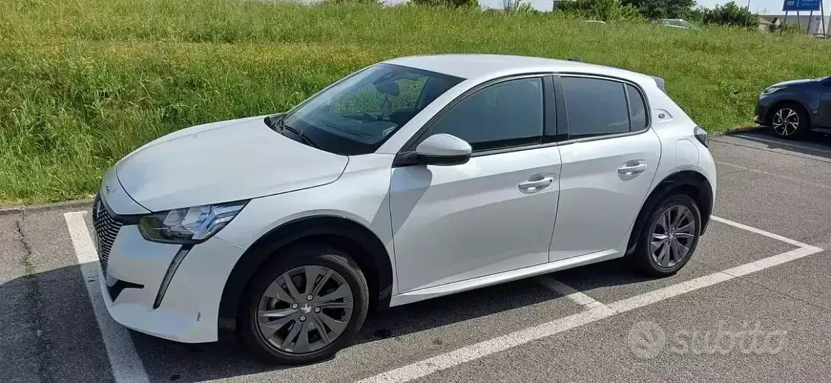 Usata Peugeot e-208 56 kW (77 CV) 2020 Bianco Utilitaria