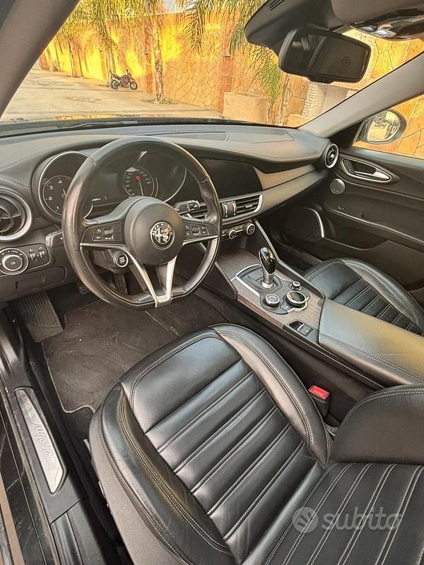 Usata Alfa Romeo Giulia 180 CV (132 kW) 2018 Nero Berlina