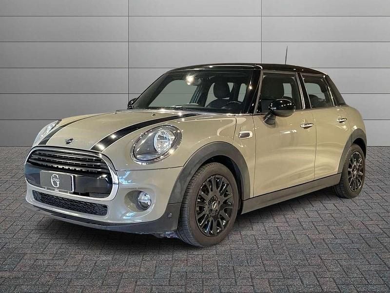 Usata Mini Cooper D 116 CV (85 kW) 2018 Grigio sabbia Utilitaria