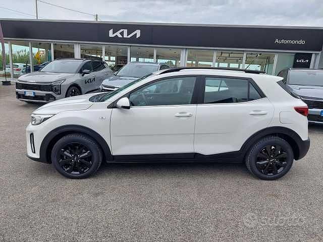 Usata Kia Stonic Style 83 CV (61 kW) 2022 Bianco SUV