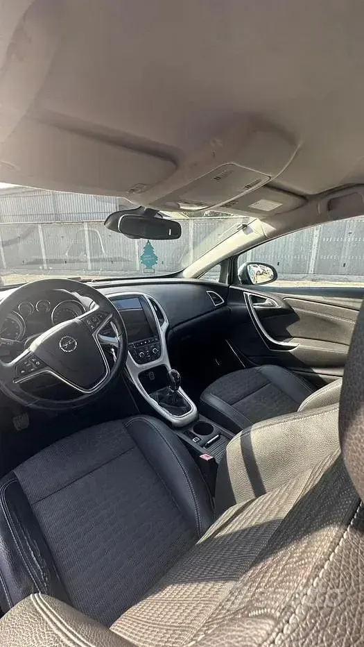 Usata Opel Astra GTC 165 CV (121 kW) 2012 Grigio Berlina