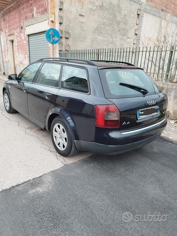 Usata Audi A4 130 CV (95 kW) 2002 Blu Station wagon