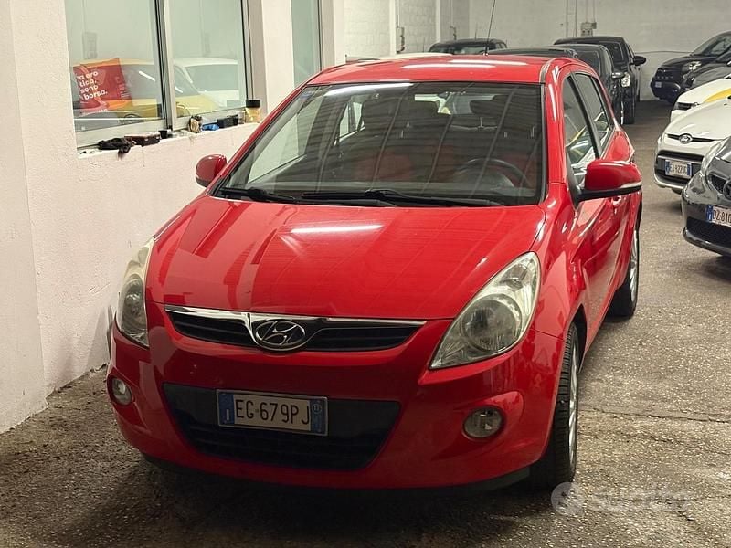 Usata Hyundai i20 Edition 90 CV (66 kW) 2011 Rosso Berlina