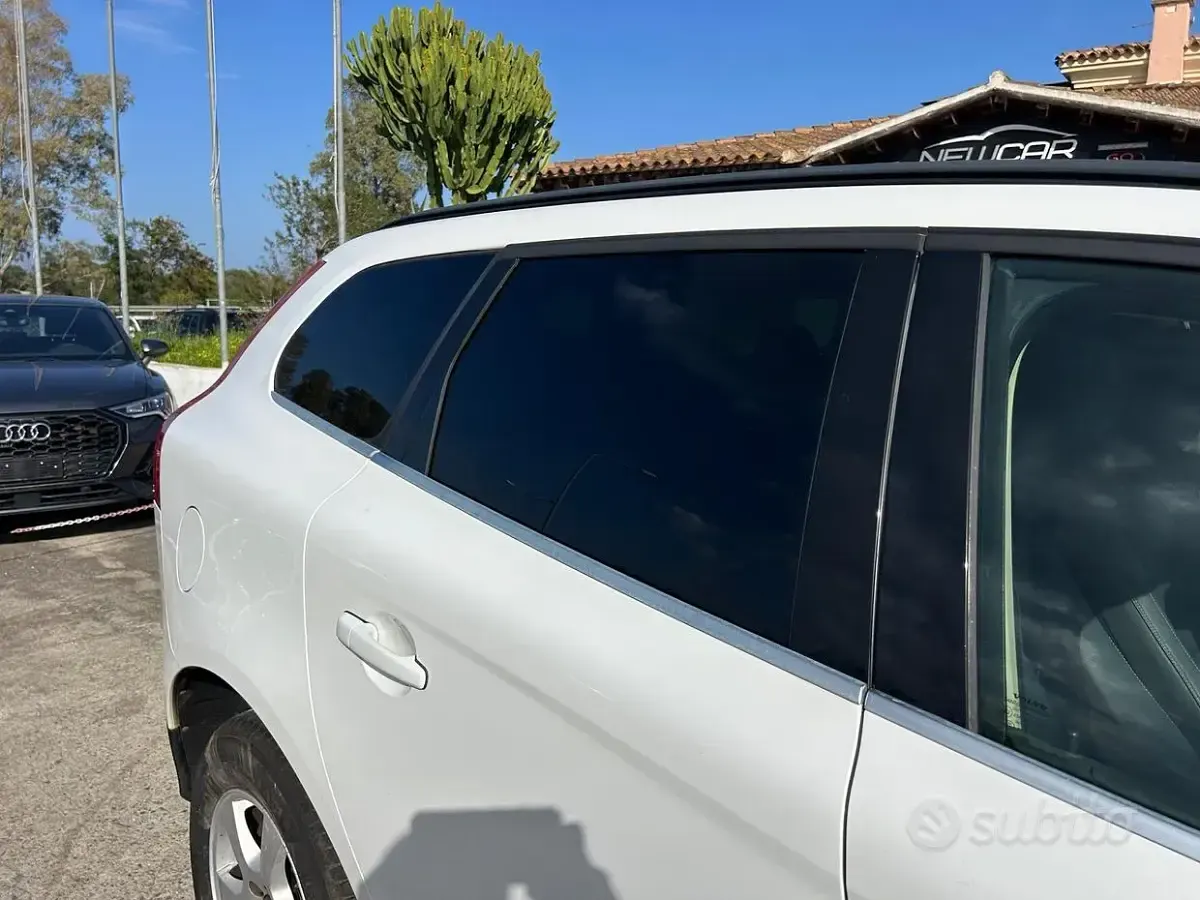 Occasion Volvo XC60 Momentum 163 ch (119 kW) 2011 Blanc SUV