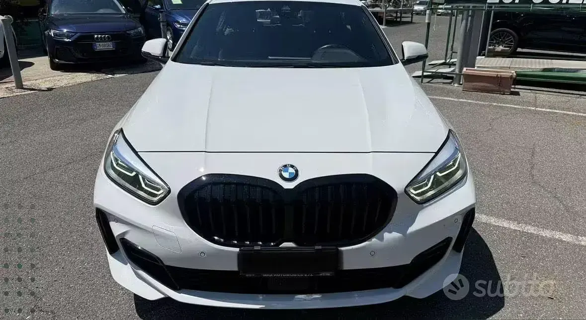 Usata BMW 116 M Sport 116 CV (85 kW) 2022 Bianco Utilitaria