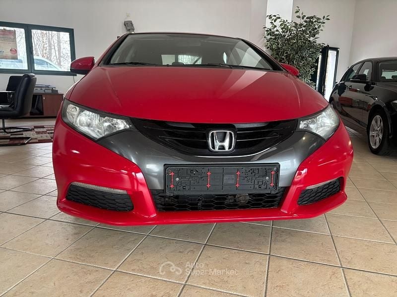 Usata Honda Civic 99 CV (72 kW) 2013 Rosso Berlina