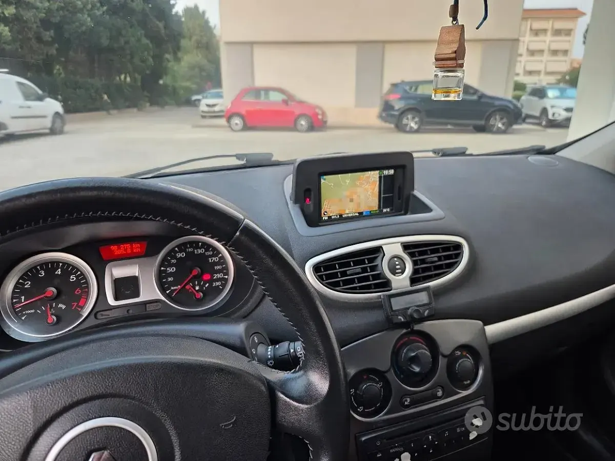 Usata Renault Clio Dynamique 75 CV (55 kW) 2011 Bianco Utilitaria
