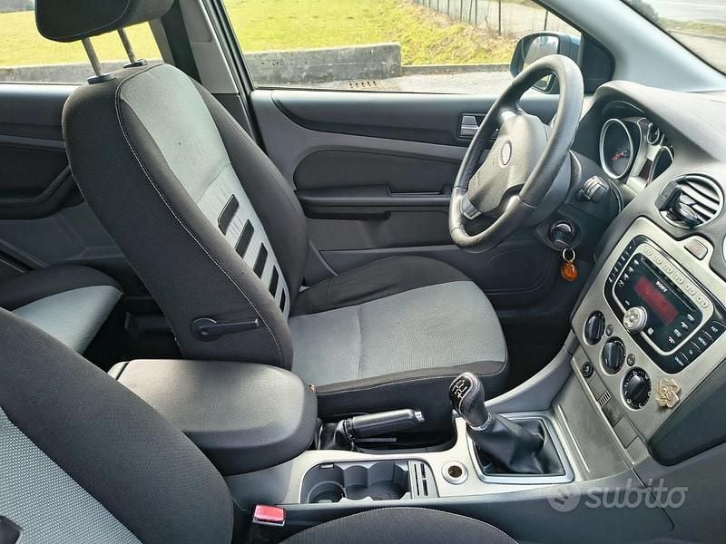 Usata Ford Focus 145 CV (106 kW) 2009 Grigio Station wagon