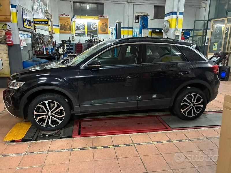Usata VW T-Roc Life 150 CV (110 kW) 2024 Nero SUV