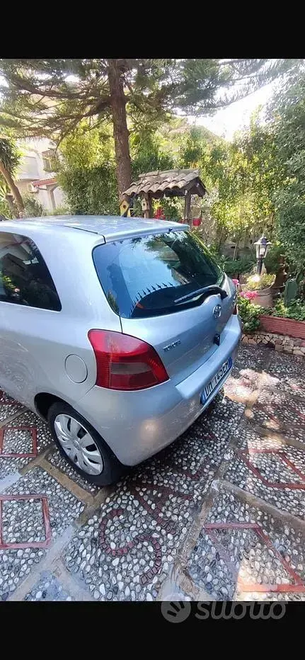 Usata Toyota Yaris 69 CV (50 kW) 2007 Grigio Utilitaria