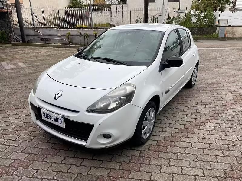 Usata Renault Clio II 65 CV (47 kW) 2010 Bianco Berlina