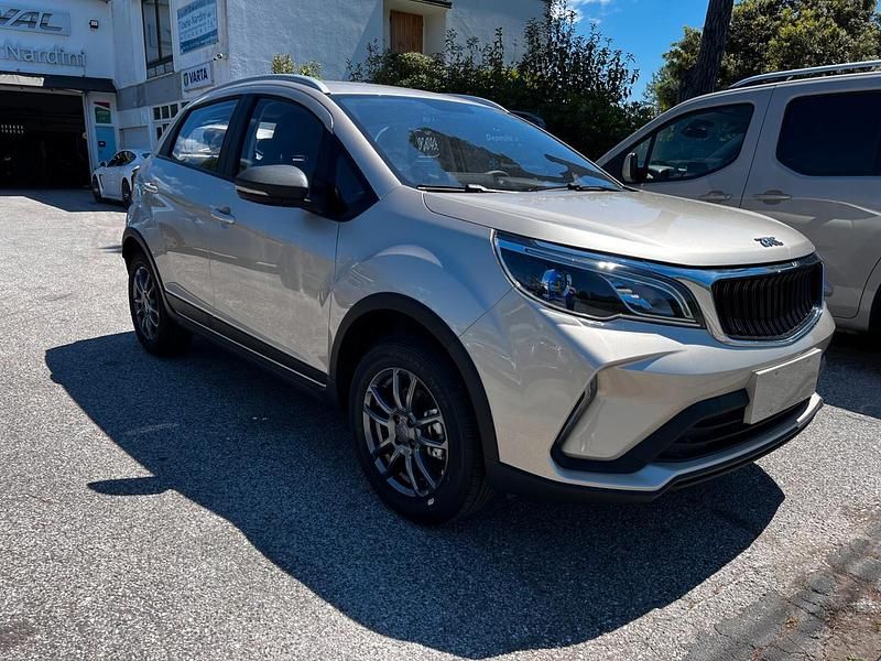 Usata EMC Wave 2 103 CV (75 kW) 2024 Oro SUV