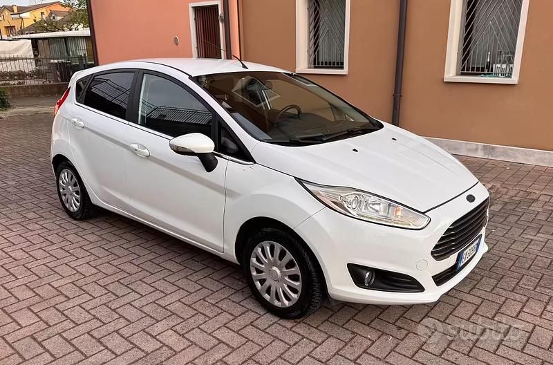Usata Ford Fiesta Titanium 75 CV (55 kW) 2014 Bianco Utilitaria