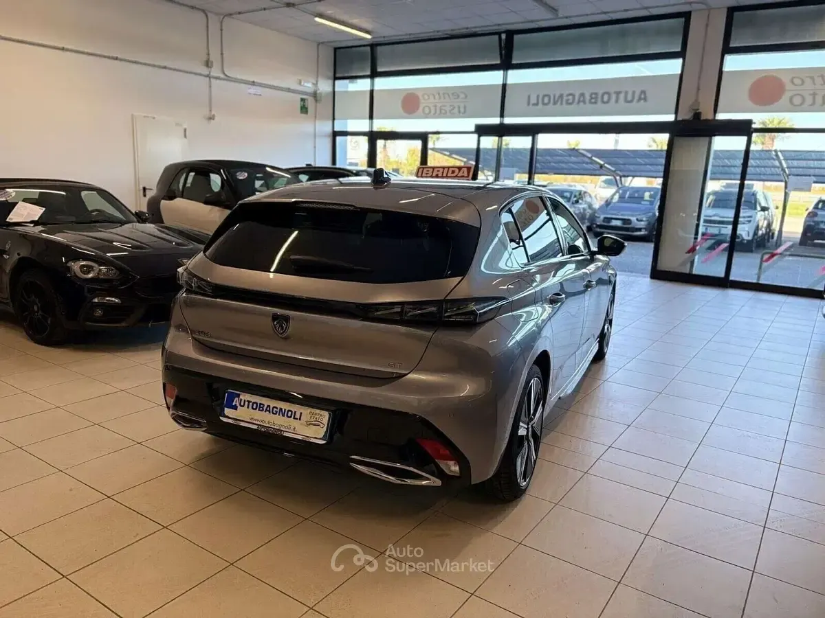 Usado Peugeot 308 GT 136 CV (100 kW) 2025 Gris Familiar