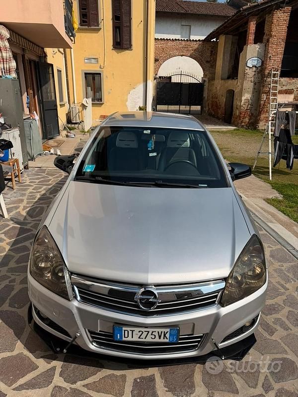 Usata Opel Astra Cosmo 101 CV (74 kW) 2008 Berlina
