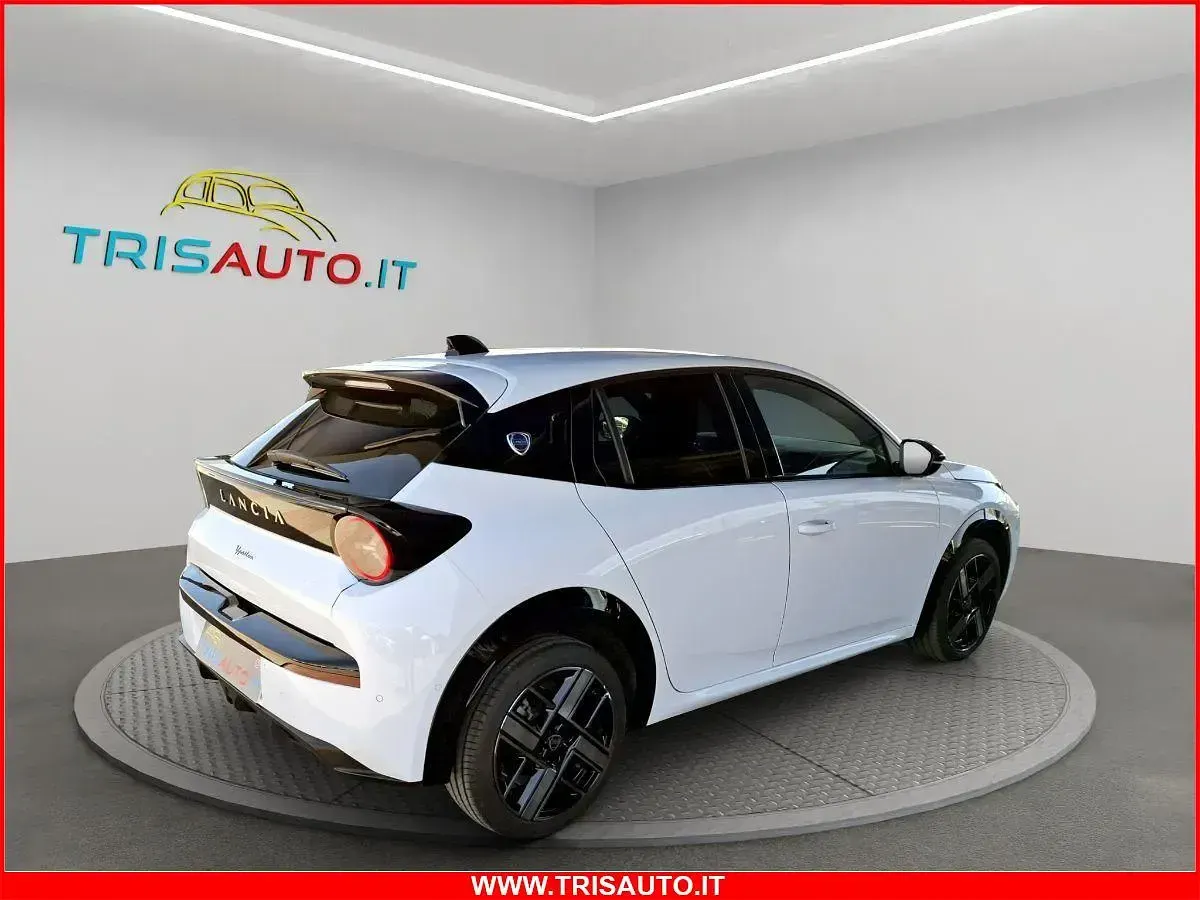 Usata Lancia Ypsilon 100 CV (73 kW) 2025 Bianco Utilitaria