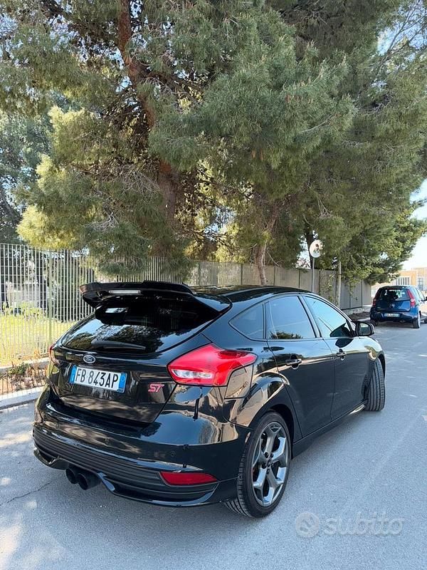 Usata Ford Focus ST 185 CV (136 kW) 2015 Nero Berlina