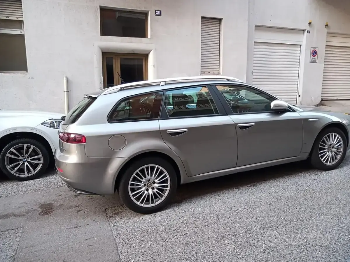 Usata Alfa Romeo 1900 150 CV (110 kW) 2009 Grigio Station wagon