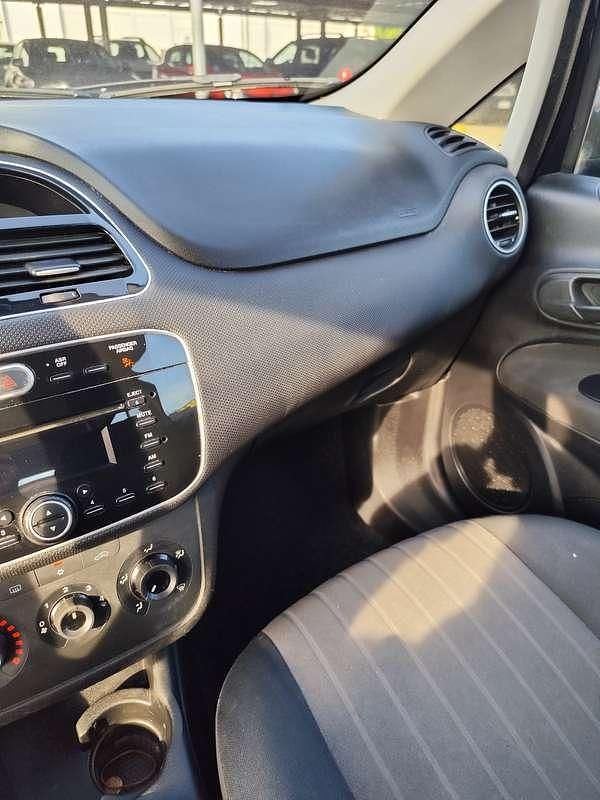 Usata Fiat Punto Young 69 CV (50 kW) 2017 Nero Utilitaria