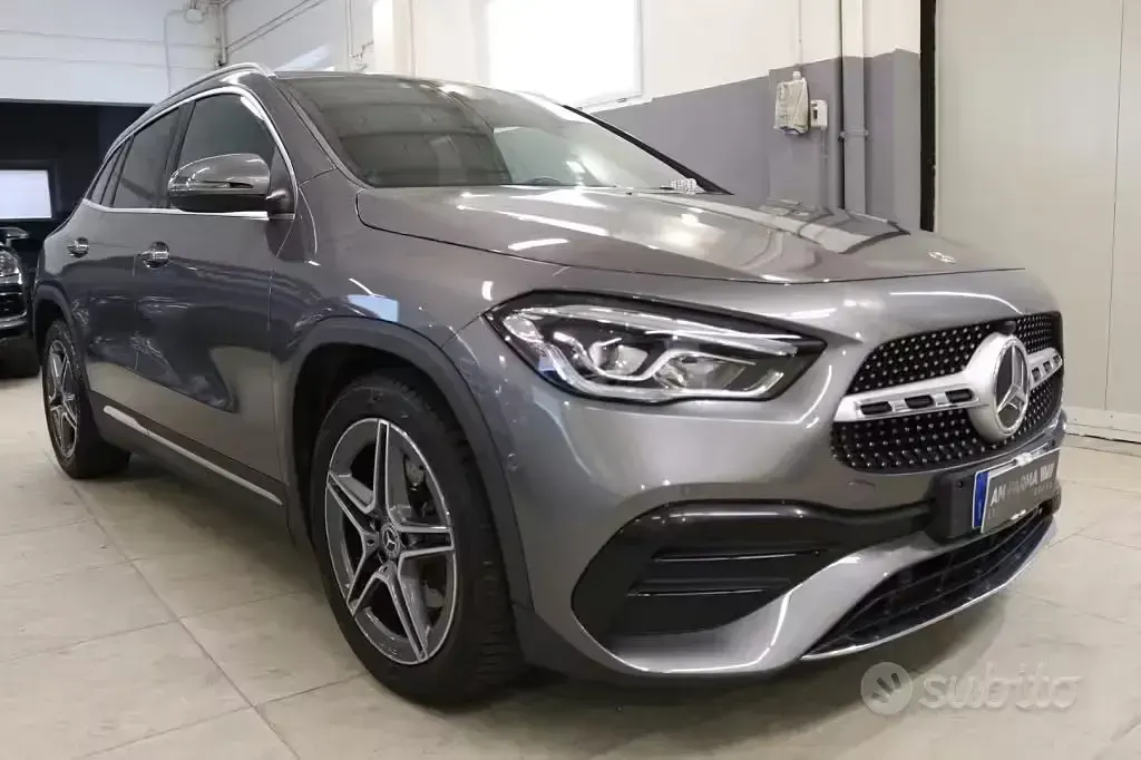 Usata Mercedes GLA180 Premium 116 CV (85 kW) 2023 Grey metallic SUV