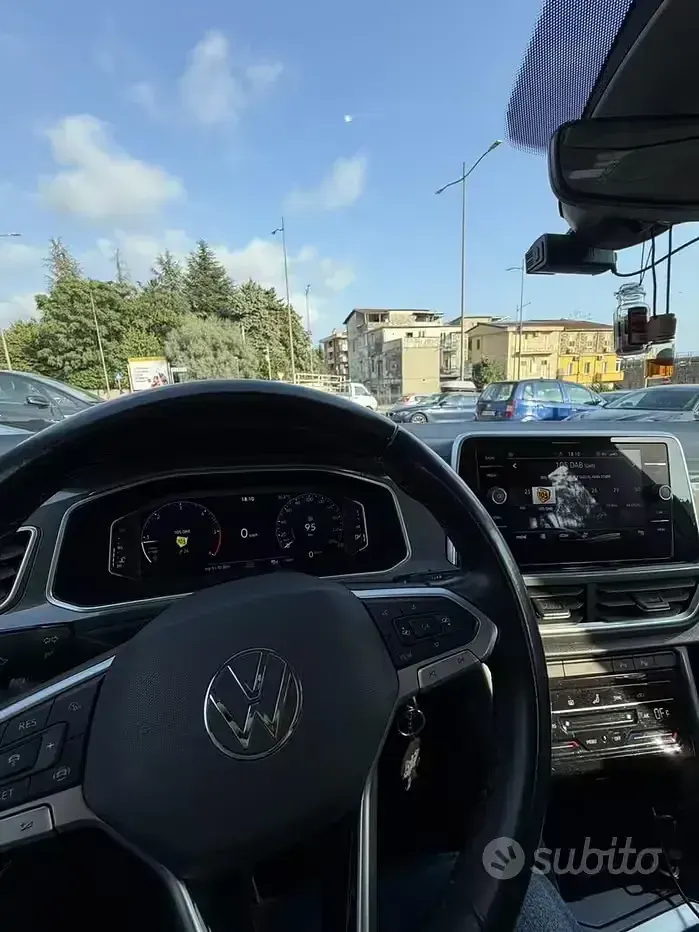 Usata VW T-Roc 116 CV (85 kW) 2022 Grigio SUV