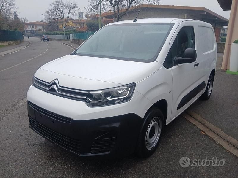Usata Citroën Berlingo 102 CV (75 kW) 2021 Bianco Monovolume