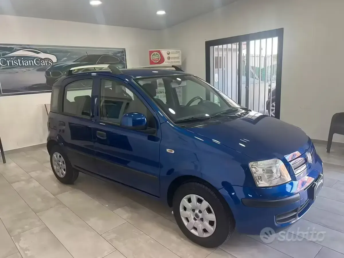 Usata Fiat Panda Emotion 69 CV (50 kW) 2010 Blu Utilitaria
